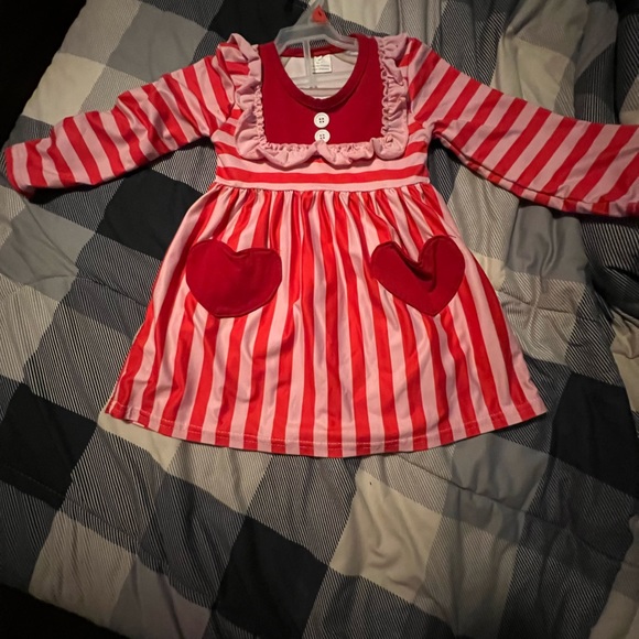 Valentines outfit size 3T - Picture 3 of 3
